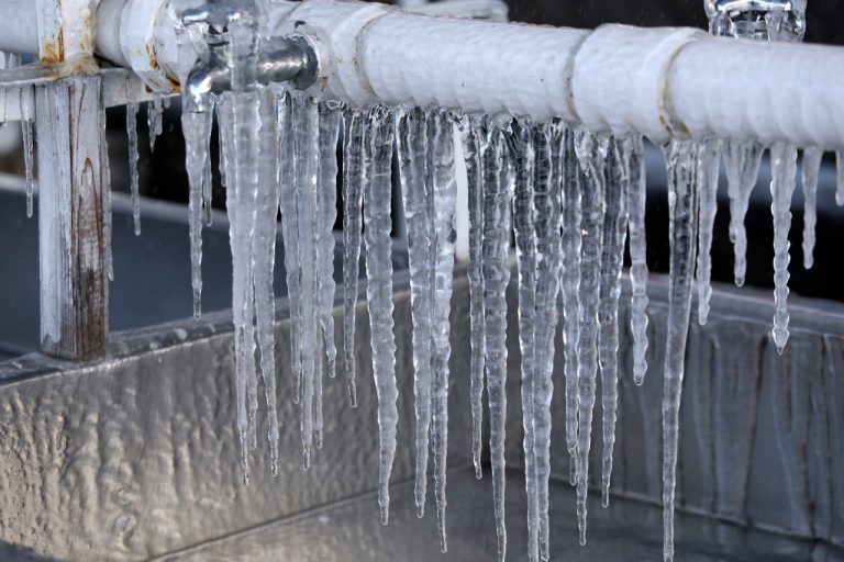How to Prevent Frozen Pipes During Winter - Putman & Son's Plumbing
