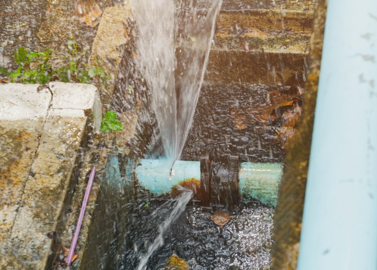 5 Things To Do If You Have a Pipe Burst